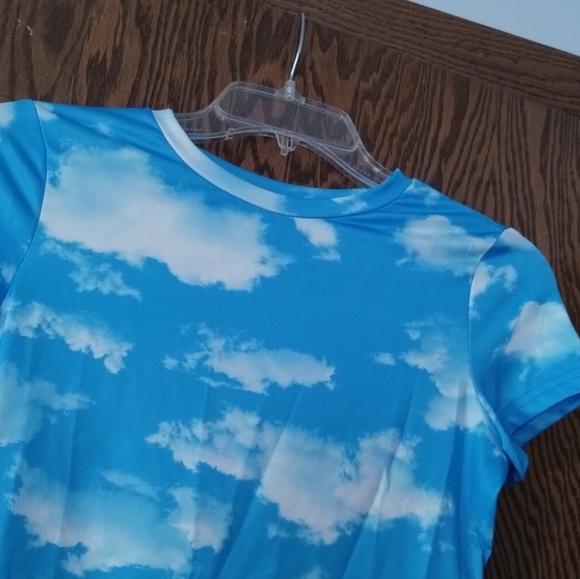 (Price Is Firm) Shein cloud print top size M - Picture 2 of 7